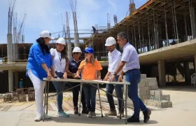 La Gobernadora Elsa Noguera durante su visita a las obras.