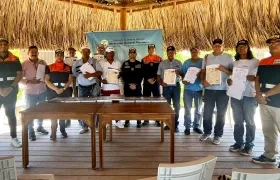 Pescadores recibieron matrículas y certificados gratis por la Dimar.