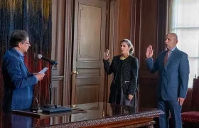 Posesión de los embajadores Laura Gil y Alejandro Peláez.