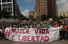 Marcha en contra de la violencia a la mujer en Caracas. 