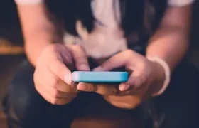 Foto referencia de la práctica del "sexting".