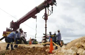 Afinia trabaja en la instalación de una estructura de 24 metros de altura