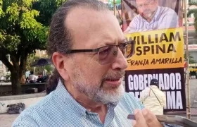 William Ospina durante su inscripción este viernes en la Registraduría de Ibagué.