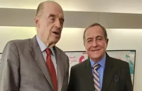 Canciller colombiano Álvaro Leyva, reunido con el agente de negocios de Nicaragua Carlos Argüello.