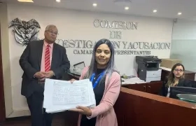 Denuncia por firmas en la Comisión de Acusación de la Cámara de Representantes.