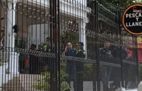 La Policía y el CTI de la Fiscalía en el lugar donde ocurrió el ataque a bala. 
