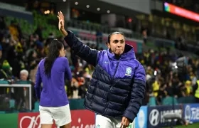 Marta saludando a los aficionados brasileños presentes en Australia.
