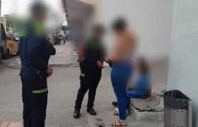 Momento exacto en el que se da la captura de la mujer.