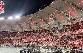 Barón Rojo Sur, una de las barras tradicionales del América. 
