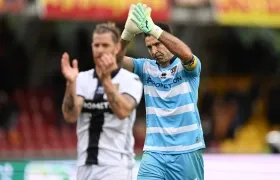 Gianluigi Buffon atajando con su último equipo, Parma.