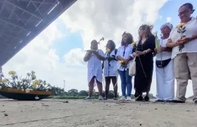 Familiares de Víctimas de Desapariciones Forzosas este miércoles en el Canal del Dique