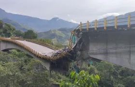 Estado en que quedó el puente 'Los Grillos' conocido como la Transversal de la Cusiana.