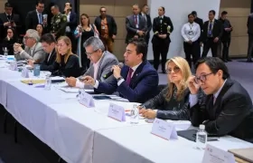 El Ministro del Interior, Luis Fernando Velasco, y el Registrador Nacional, Alexander Vega