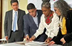 Ministra de Educación, Aurora Vergara durante la radicación del proyecto de ley estatutaria.