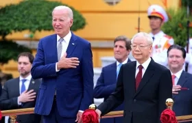 El presidente de Estados Unidos, Joe Biden, y el secretario general del Partido Comunista de Vietnam, Nguyen Phu Tron.