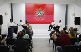 Catedratón en el salón Jumbo del Country Club.