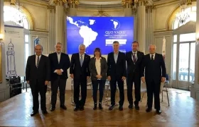 Iván Duque junto a varios integrantes del grupo Libertad y Democracia.
