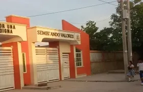 Entrada del colegio donde está ubicado el CDI.