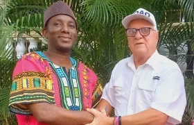 El senador Paulino Riascos, presidente del partido ADA, con el candidato Joao Herrera