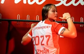 Ana María Guzmán luciendo la camiseta de su nuevo equipo. 