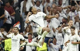 El festejo de Jude Bellingham tras marcar en la última jugada del partido. 