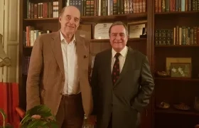 Álvaro Leyva con el abogado Carlos Argüello Gómez.