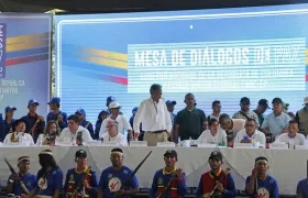 Firma del cese de operaciones ofensivas en Tibú, acto previo al Cese al Fuego Bilateral.