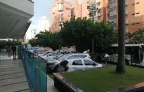 La Policía hizo presencia en el lugar donde se cometió el asalto, en la calle 82 entre carreras 55 y 56. 