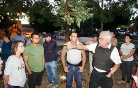 El candidato Joao Herrera visitó anoche las zonas afectadas por las intensas lluvias en Soledad. Y madrugó este jueves.