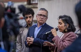 Hijo, esposa e hija de Narges Mohammadi, la nueva Premio Nobel de la Paz.