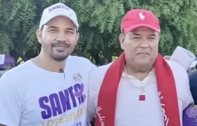 Samuel Santander Lopesierra Rosado, al lado de su padre 'Santa' Lopesierra.