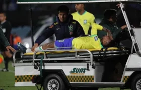 Neymar se lesionó durante el partido que Brasil disputó contra Uruguay, en Montevideo.