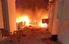 El Hospital Al Ahli de Gaza en llamas tras el bombardeo