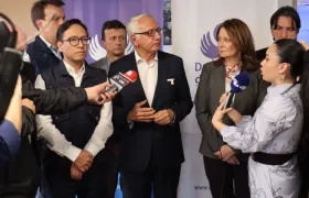  El MinSalud, Guillermo Alfonso Jaramillo y la presidente de Acemi, Ana María Vesga.