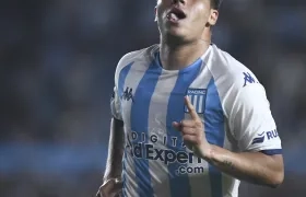 Juan Fernando Quintero marcó el segundo y tercero de Racing. 