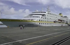 El crucero MS Hamburg en la Sociedad Portuaria de Buenaventura.