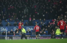 Alejandro Garnacho celebrando su golazo como lo hacía su ídolo Cristiano Ronaldo.