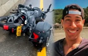 Hernán Potes y motocicleta en que se movilizaba.