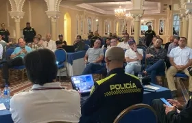 Reunión de la Policía con los comerciantes y líderes en el Hotel El Prado. 