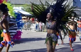 La ex reina de Carnaval, Natalia De Castro, bailando el mapalé.