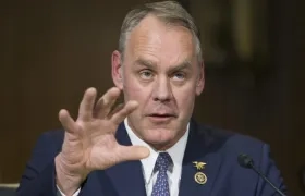 El representante Ryan Zinke. 