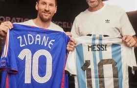 Messi y Zidane intercambiaron las camisetas de Argentina y Francia. 