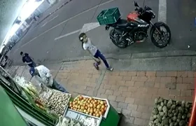 Las cámaras captaron a Eva Luna caminando por Engativá