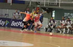 Acción del partido entre Independiente Barranquilla y Lyon de Cali, en semifinales. 