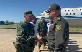 El general Luis Mauricio Ospina llegando a Puerto Carreño, Vichada.
