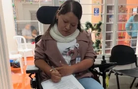 Una de las nuevas funcionarias contratadas por la Registraduría Nacional.