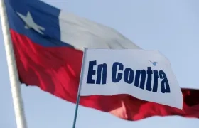 Integrantes del Team Patriota celebran resultados del plebiscito constitucional.