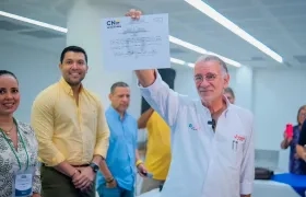 Eduardo Verano el día que recibió su credencial