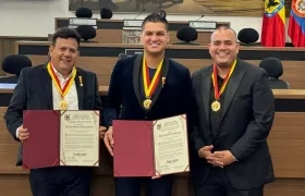 Elder Dayán recibió la Orden Civil al Mérito José Acevedo y Gómez en Bogotá.