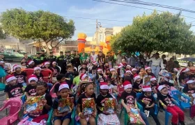 Regalos a niños del sur de Barranquilla.